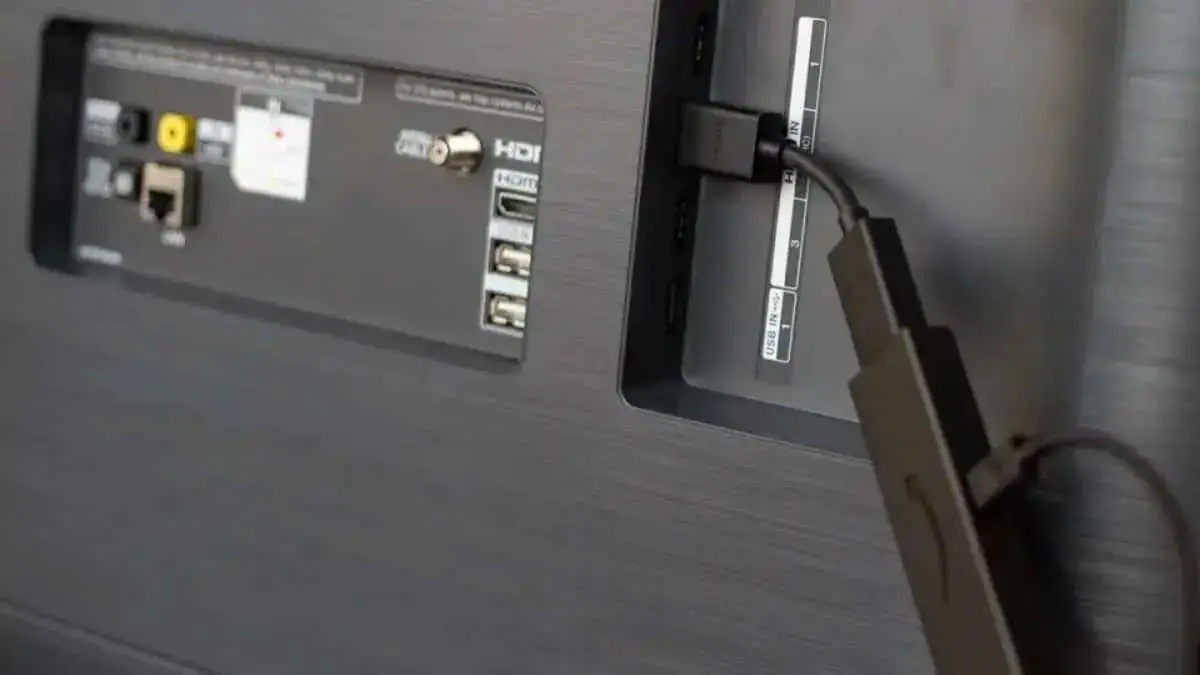 شکل1- ۵ کاربرد پورت USB تلویزیون